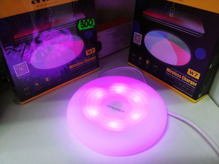 Бездротова зарядка з підсвічуванням 7 кольорів 10W 7 COLOR AWEI W7