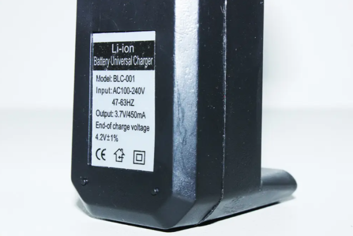 Зарядний пристрій Li-ion одинарний BLC-001 1x18650/16340/14500, 3.7V, USB
